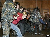 Police clash with demonstrators in Minsk