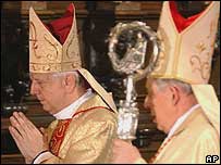 Archbishop Wielgus at the service, flanked right by Cardinal Glemp 
