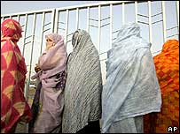 Mauritanian women queue to vote