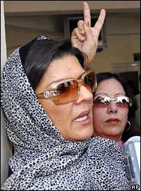 Allema Khan visits her brother in prison (21 November 2007)