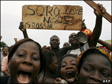 Demonstrators hold a placard reading "Soro - let us get fat" in Abidjan, April 1, 2008