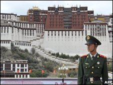 A police officer stands guard in Lhasa, Tibet, 20/06
