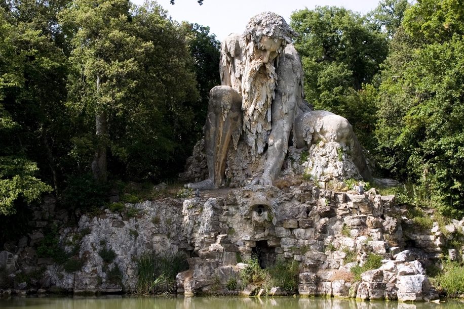 Giant 16th Century Colossus Sculpture In Florence 01
