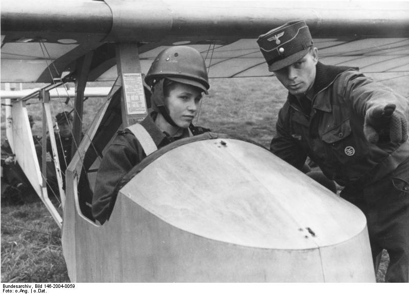 File:Bundesarchiv Bild 146-2004-0059, Hitlerjugend, Segelfliegen.jpg
