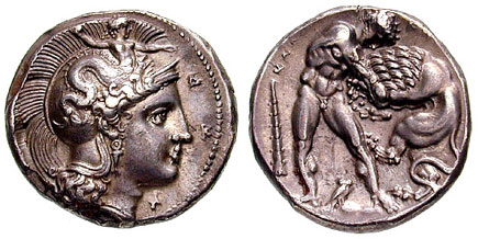 Sølvmynt som viser Athene med Skylla dekorert hjelm og Herakles som kjemper mot løven fra Nemea (Heraclea Lucania, Italia, 390–340 f.Kr.)