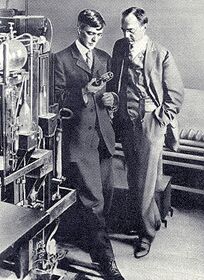 Irving Langmuir (left) and Willis R. Whitney (right) in the G.E. Laboratory. 1920
