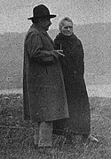 Marie Curie en compañía del físico Albert Einstein en Ginebra en 1925.