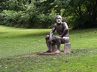 Sitting Man in het Yorkshire Sculpture Park