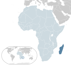 Lokasion ti  Madagascar  (nangisit nga asul) – idiay Aprika  (napusasaw nga asul ken dark grey) – idiay ti Kappon ti Aprika  (napusasaw nga asul)
