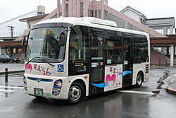 羽村中央コース開業と同時に導入された電気バス「はむらん」 (B21251)
