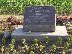 Grave of Kalawequois 1837 P6071038.jpg