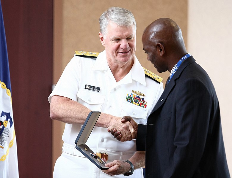 File:US Navy 090910-N-XXXXB-047 Chief of Naval Operations Adm. Gary Roughead presents the Secretary of Defense Civilian Service Medal for the Global War on Terrorism to Special Agent Dwight Clayton.jpg