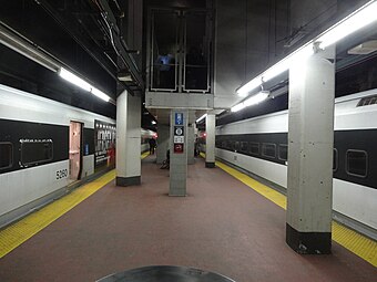 Dois trens da NJ Transit nas linhas 3 e 4