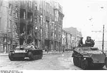 Duits aanvalskanon en pantserwagen in Charkov