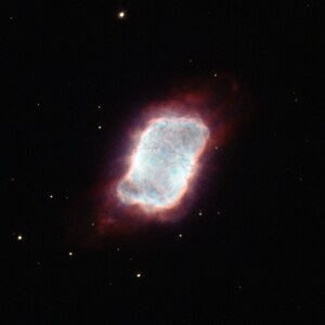 ハッブル宇宙望遠鏡 (HST) の広視野惑星カメラ2 (WFPC2) で撮像された、Phantom Streak Nebula の別名でも知られる惑星状星雲NGC 6741。