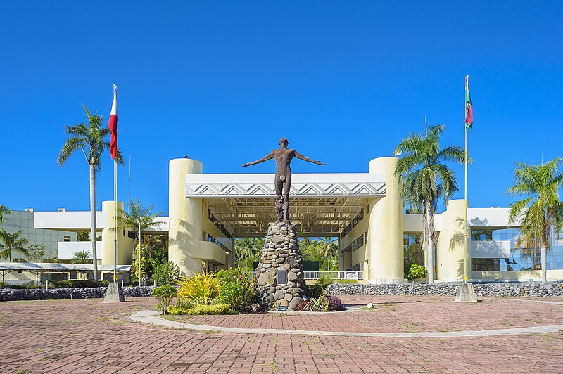 File:University of the Philippines Mindanao, Administration Building and Oblation Circle.jpg