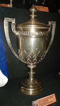 Trofeo expuesto en el Museo de la RFEF, cedido temporalmente por el Club Atlético de Madrid.