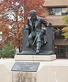 Statue d'Edgar Allan Poe (1917), Université de Baltimore, Baltimore, Maryland.