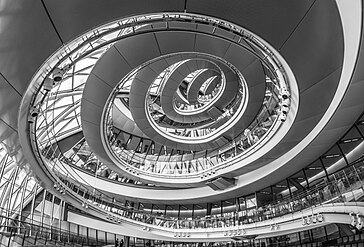 Hybrid helical spiral staircase in a former London City Hall