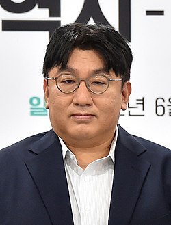 Closeup upper body shot of Bang Si-hyuk posing after signing a MOU for cooperation between Hybe and Busan City for the Busan World Expo 2030 in June 2022