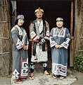 Hokaido salos žmonės apsirengę tradiciniais ainu rūbais (2003 m.).