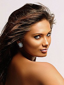 Brown hair with highlights. Nadeeka Perera, a fashion model