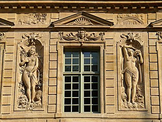Allegorical bas-reliefs by Jean Goujon ; on the left, Fall, on the right, Winter.