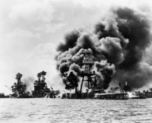 Sau trận tấn công: USS West Virginia (hư hỏng nặng), USS Tennessee (hư hỏng) và chiếc USS Arizona (bị đánh chìm)