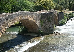 Le pont ancien, dit « pont romain », sur le Caramy.