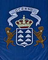 Wappen auf einem Wandteppich an der Stirnseite des Parlamento de Canarias