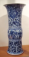 Експортна порцелянова ваза з європейською сценою, династія Цін, правління Кансі (1690-1700).