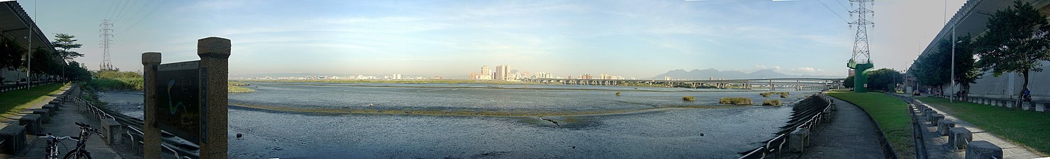 Right Bank of Tamsui River, Taipei City, Taiwan/ Panorama Photography/ taken by geoffroy