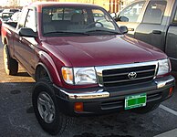 1998–2000 Tacoma Xtracab 4WD (flush headlamps, first updated grille)