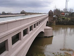 Aquaduct van Mittellandkanal over de Wezer
