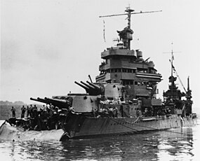 USS Minneapolis (CA-36) u Tulagi po zásahu torpédem, 1. prosince 1942