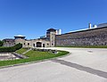 Thumbnail for File:Einfahrtsgebäude zum KZ Mauthausen 2014 1.jpg