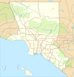 Mapa konturowa metropolii Los Angeles, blisko centrum na lewo znajduje się punkt z opisem „University of California, Los Angeles”
