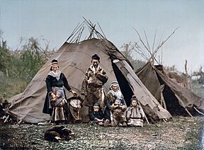 Photograph of a Sami family in the year 1900