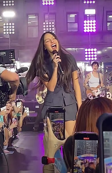 File:Olivia Rodrigo performs 'Get Him Back' live 02.jpg