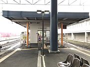 在来線ホーム端にあるおれんじ鉄道駅舎（2017年3月）