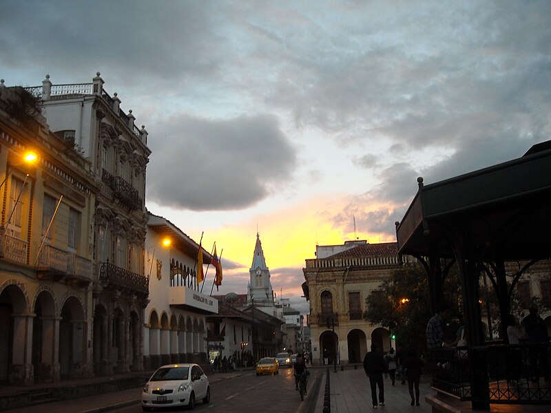 File:Calles Centro Histórico de Cuenca.JPG