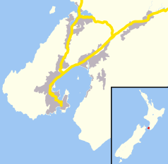Mapa konturowa Wellington, blisko centrum na lewo znajduje się punkt z opisem „Biblioteka Narodowa Nowej Zelandii”