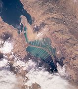 Lut Gölü’nün güney ucundaki Ürdün ve İsrail tuz buharlaşma havuzları.
