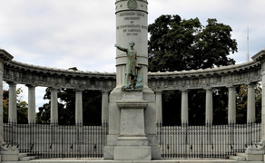 Jefferson Davis Monument and statue, Richmond, VA, in 2013.