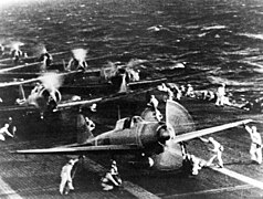 Những chiếc Zero thuộc đợt tấn công thứ hai chuẩn bị cất cánh từ tàu sân bay Shokaku để tấn công Trân Châu Cảng