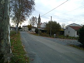 The road into Trémons