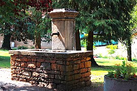 Fontaine édifiée sous le mandat de J. Tricaud.