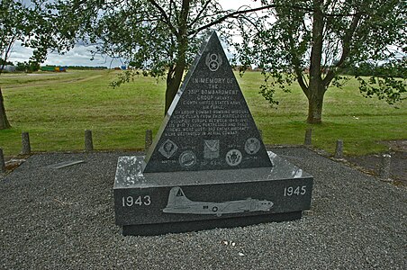 Mémorial du 351e groupe de bombardement. RAF Polebrook.