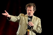 A 2017 photograph of Curtis Armstrong