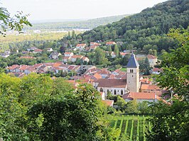 Gezicht op het dorp Vaux / Wals in Lothringen